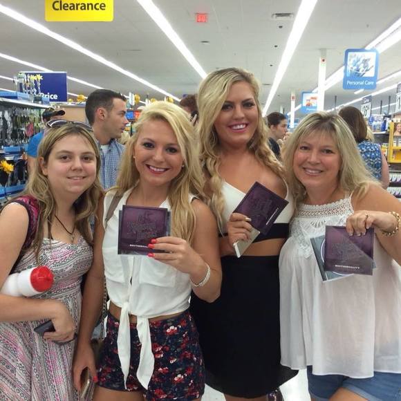 Meet your Posher, Tina - Picture 1 of 1